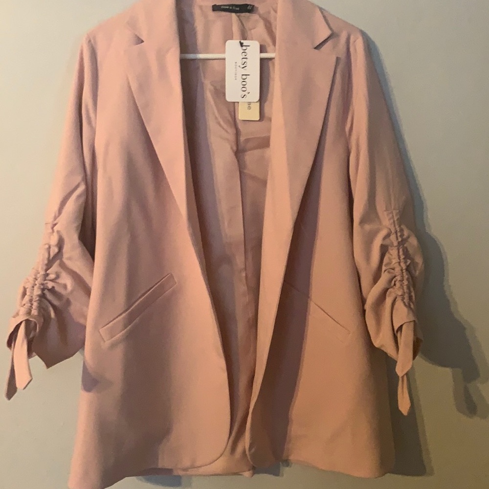 3/4 sleeve light pink blazer